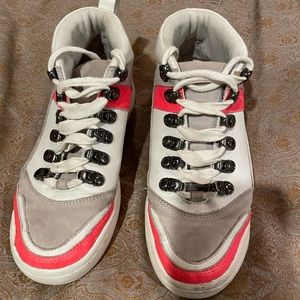 Vince Camuto High Top Lace Up Suede Sneakers Size 5